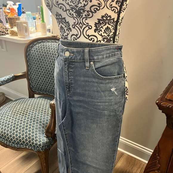 Distressed Chico’s size 10 ankle jeans - Picture 3 of 4